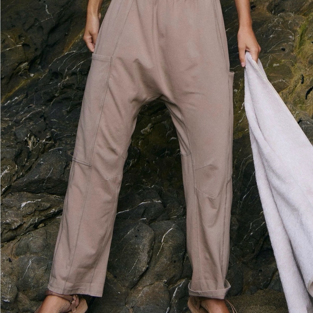 NWOT Free People Movement Hot Shot Pants Cargo Beige Size Small